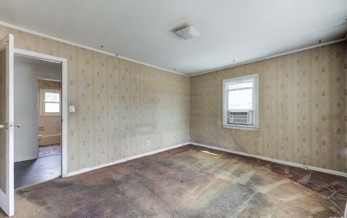 105 Renison Dr, Westbury NY  11590-1036 exterior