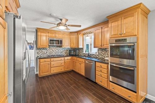 309 Pilgrim Ln, Southington CT  06489-1345 exterior