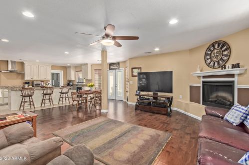 4039 Michelle Dr, Glendale, AZ 85308-2612