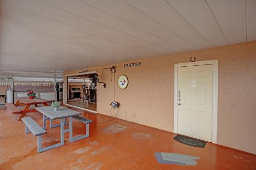 7215 15th Ave, Hialeah FL  33014-3805 exterior