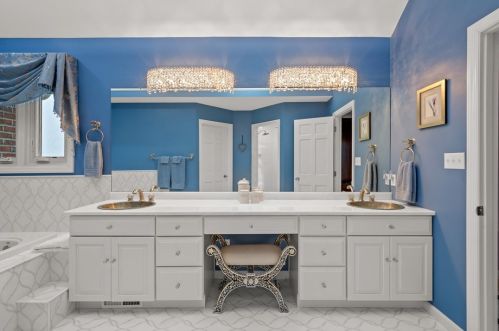 1018 Old Orchard Dr, Gibsonia PA  15044-6080 exterior