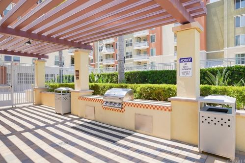 12664 Chapman Ave, Garden Grove CA  92840-4000 exterior