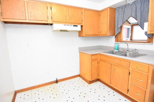 2332 Clinton St, Whitaker PA  15120-2661 exterior