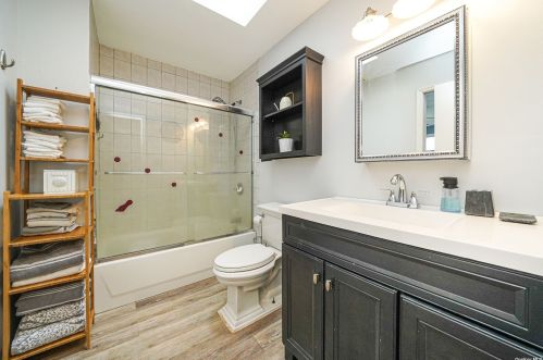 88 Doges Promenade, North Lindenhurst NY  11757-6405 exterior