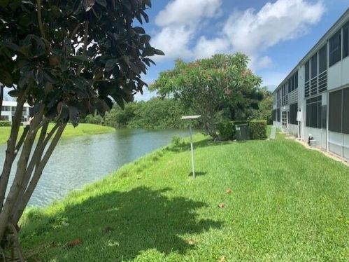 94 Northampton, West Palm Beach, FL 33417-1738