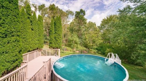 53 Harvard Ct, Middletown CT  06457-4965 exterior