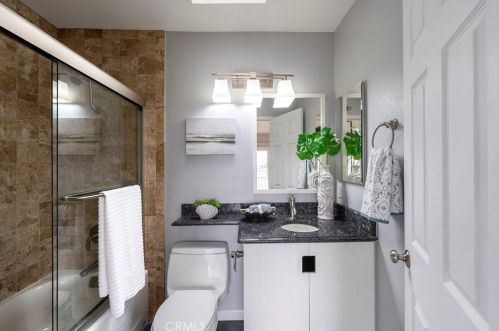 309 Regatta Way, Seal Beach CA  90740-5985 exterior