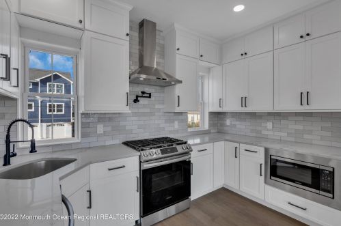 1217 Niihau Dr, Lacey NJ  08731-4702 exterior