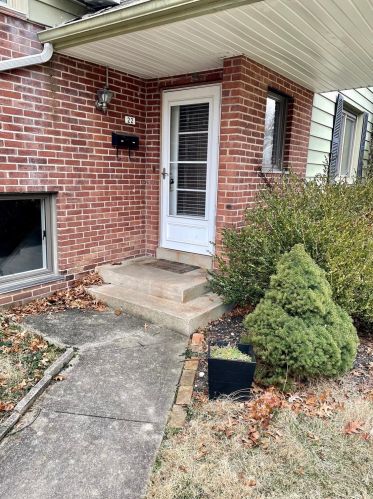 22 Avenell Ln, Cincinnati, OH 45218-1308