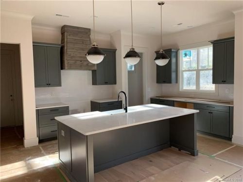 2520 Yadkin Ave, Charlotte, NC 28205-1870