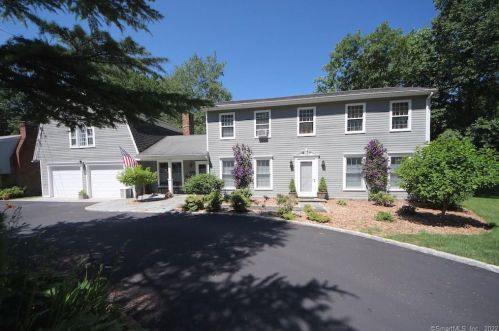 191 Overbrook Dr, Stamford, CT 06906-1018