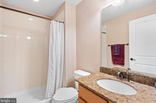 32 Black Forest Ln, Lovettsville VA  20180-8506 exterior