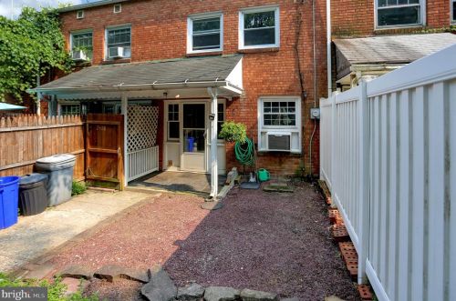 2456 Brookwood St, Harrisburg PA 17104-2111 exterior