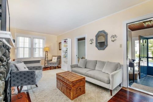 39 Archer Ave, White Plains, NY 10603-3301