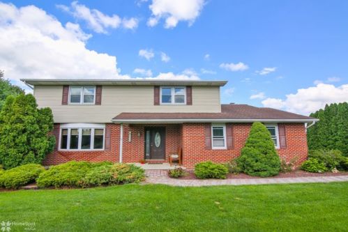 4859 Hilton Rd, Schnecksville, PA 18078-2323