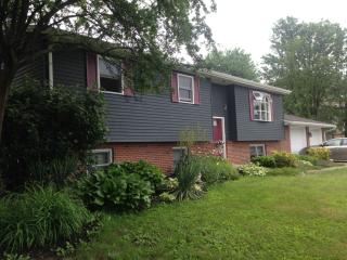 4 Meadowbrook Dr, Blue Hill, PA 17870-9113