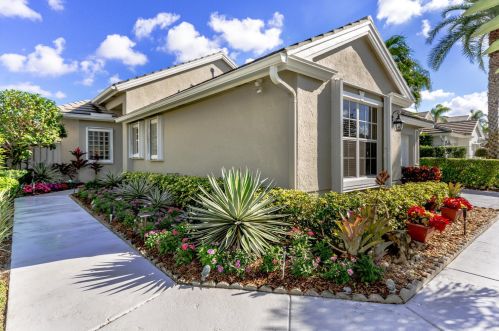 653 Masters Way, West Palm Beach, FL 33418-8495