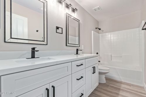 1722 Gilmore Cir, Mesa AZ 85206-3855 exterior