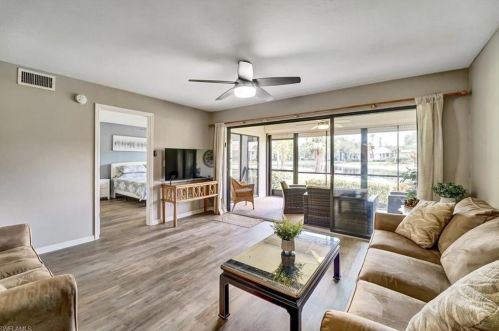 523 Lake Louise Cir, Naples, FL 34110-8016
