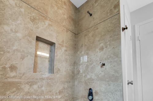 21 Kenneth Dr, Tinton Falls NJ  07712-2824 exterior