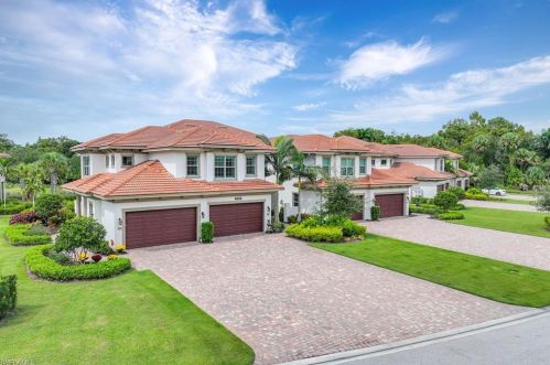 7781 Hawthorne Dr, Naples, FL 34113-0032