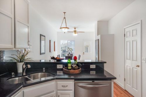 1063 Schwerin St, Daly City CA  94014-1622 exterior