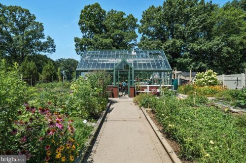 2332 Windrow Dr, Princeton NJ  08540-5019 exterior