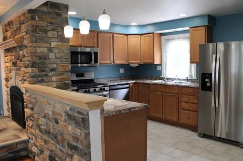 25 Crystal Dr, Oakmont PA  15139-1001 exterior