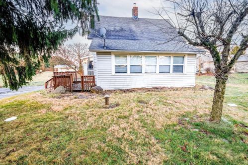 8166 York Rd, Pataskala, OH 43062-7738