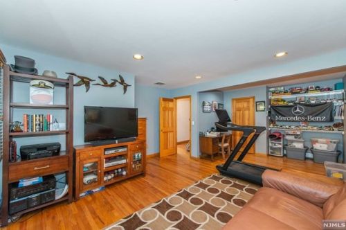 902 Briarwoods Rd, Franklin Lakes NJ  07417-1106 exterior