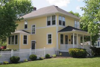 345 Pleasant St, East Providence, RI 02916-1538