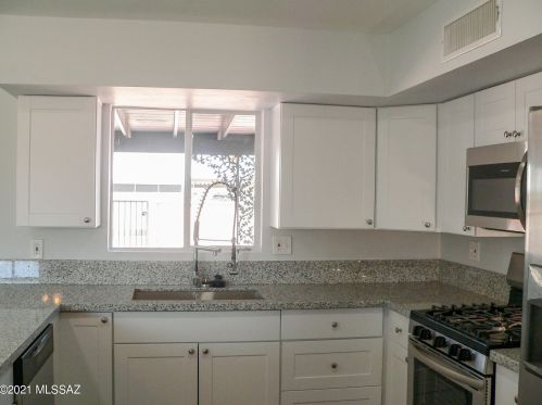 6462 Calle Luna, Tucson AZ  85710-5626 exterior