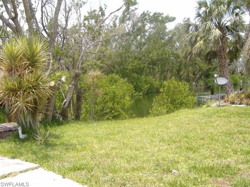7256 Cobiac Dr, Saint James City, FL 33956-2741
