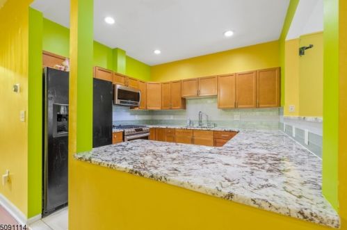 22 Autumn Ridge Rd, Greystone Park NJ  07950-1194 exterior