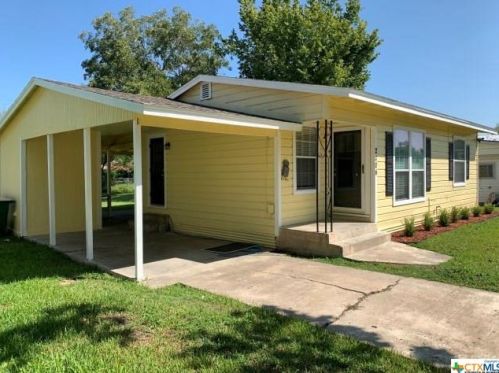 2204 Sabine St, Victoria, TX 77901-5751
