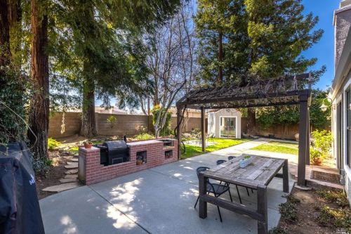 424 Stanford St, Vacaville CA  95687-4653 exterior