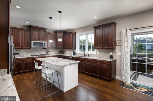 15909 Paynes Farm Dr, Haymarket VA  20169-8123 exterior