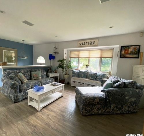 56 Craig Rd, Islip Terrace, NY 11752-1920