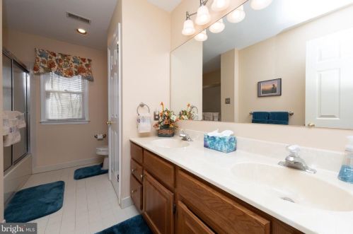 718 Meadowcreek Cir, Prospectville PA 19002-2074 exterior