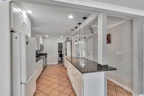 674 Clara St, Oakland, CA 94603-1141