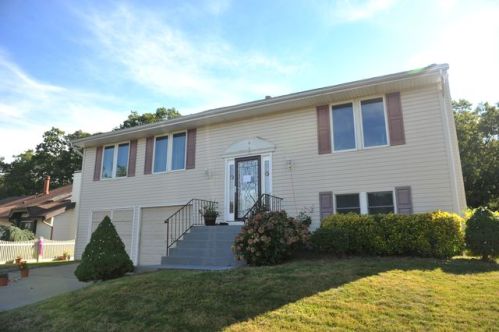 895 Greenbelt Pkwy, Holbrook, NY 11741-4200