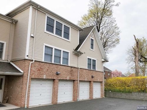 85 Liberty Pl, Palisades Park NJ  07650-1263 exterior
