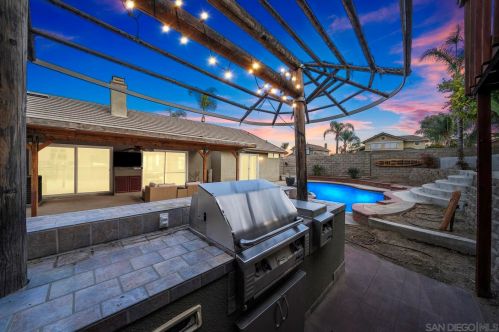 29083 Palm View St, Lake Elsinore CA  92530-7210 exterior