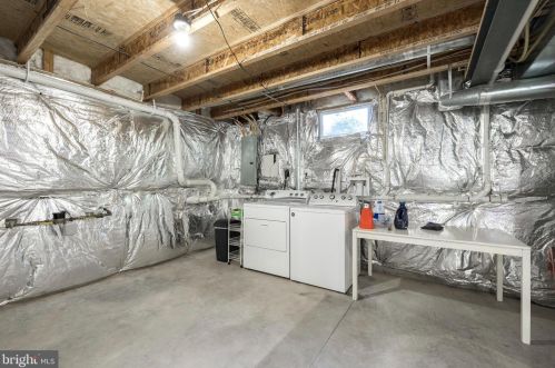 422 8th Ave, Parkesburg PA  19365-1360 exterior