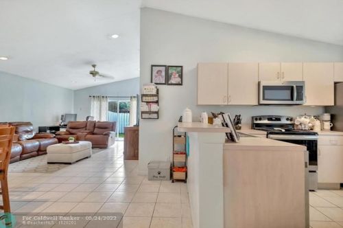 3017 179 Ave, Hollywood FL  33029-3054 exterior