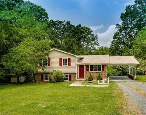 1008 Meadowood Dr, Parks Crossroads, NC 27316-9709