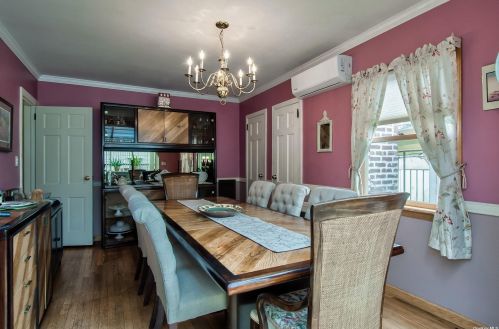 18 Surrey Rd, New Hyde Park NY  11040-2036 exterior