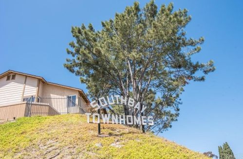 6856 Bear River Row, San Diego, CA 92139-2726