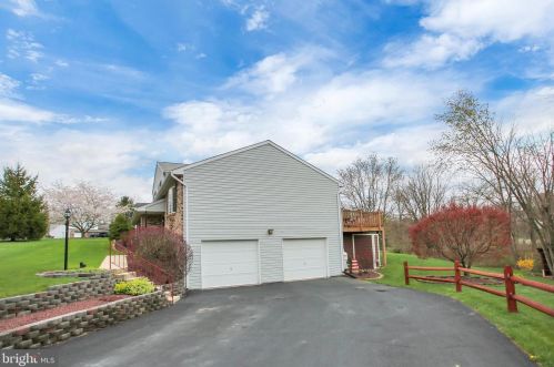 5805 Hillsborough Ct, Harrisburg PA  17111-4736 exterior