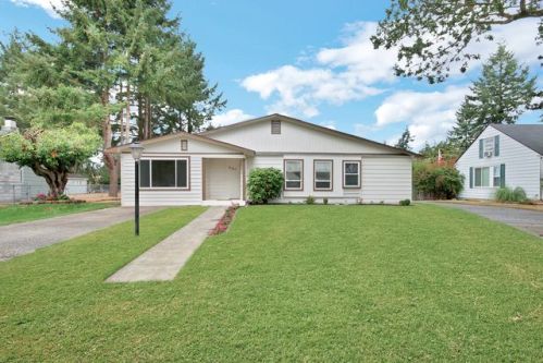 6141 Fairlawn Dr, Lakewood, WA 98499-2433